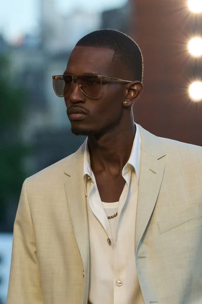 Look 77